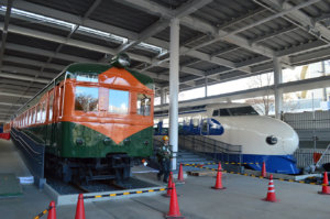 入り口で出迎えてくれた「0系新幹線」「80系電車」