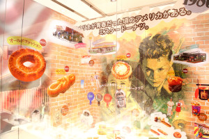 ミスタードーナツの歴代の店舗やドーナツの写真、グッズなどが飾られた「ミスタードーナツヒストリー」