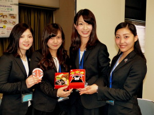 旅が楽しくなる駅弁を企画した神戸松蔭女子学院大学「青谷ゼミ」の学生たち