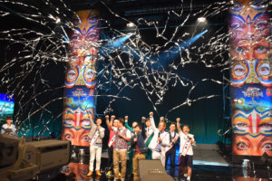 大阪公演の成功を願い、出演者全員で「エイエイオー!」