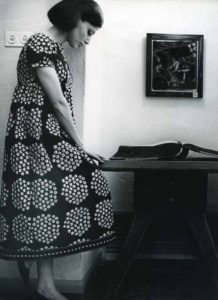 ドレス《カトリッリ》 ファブリック《ブケッティ》(ブーケ)、服飾・図案デザイン:アンニカ・リマラ、1964年Design Museum Archive/Photo:Seppo Saves