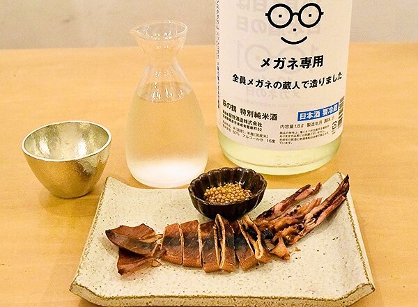 丸干しイカの炙り焼きと日本酒