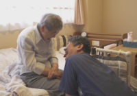 高齢社会を生きるヒントに　溝渕雅幸監督最新作「結びの島」