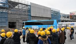 箕面へ貸し切り列車でGO！　市・観光協会・阪急交通社が連携「北急延伸現場」など新旧スポットを160人が周遊
