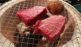 厳選した国産牛肉は日本酒が飲みたくなる上品な味