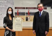 箕面市出身バイオリニスト　横山令奈さんが市長訪問　「イタリアでも箕面をピーアール」